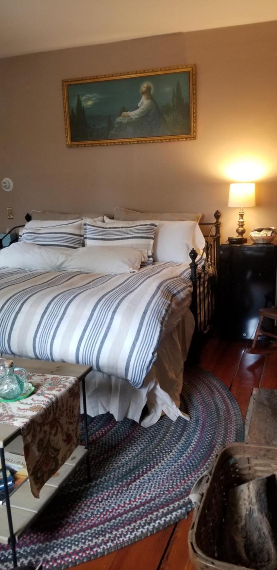 Widow Avery House Hallowell Room photo